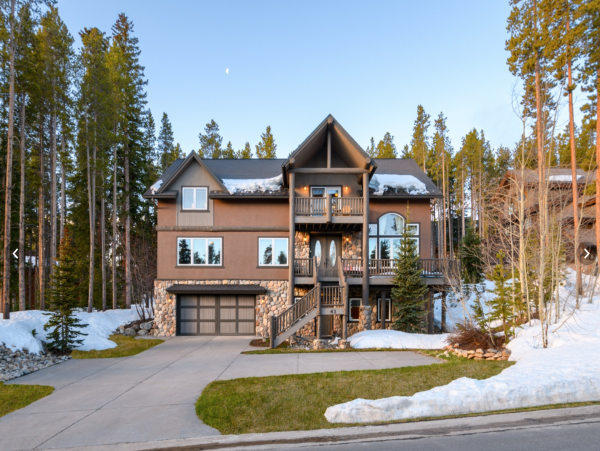 5 bedroom plus loft 10 min walk to Peak 8